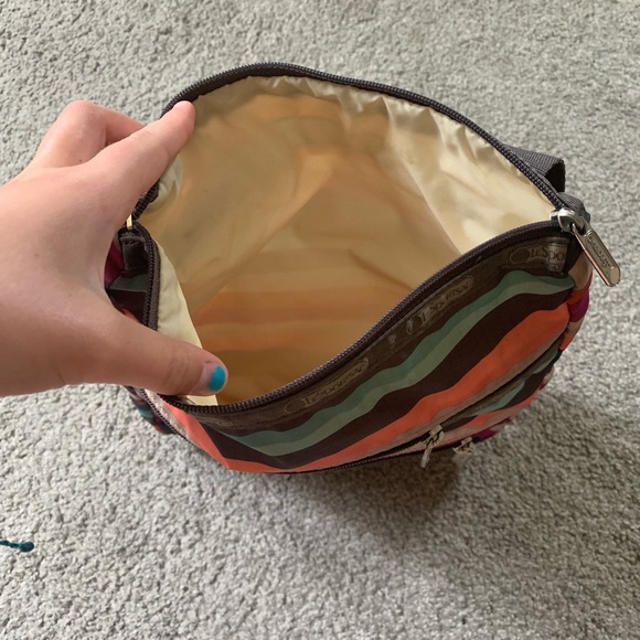 LeSportsac crossbody - Picture 4 of 4